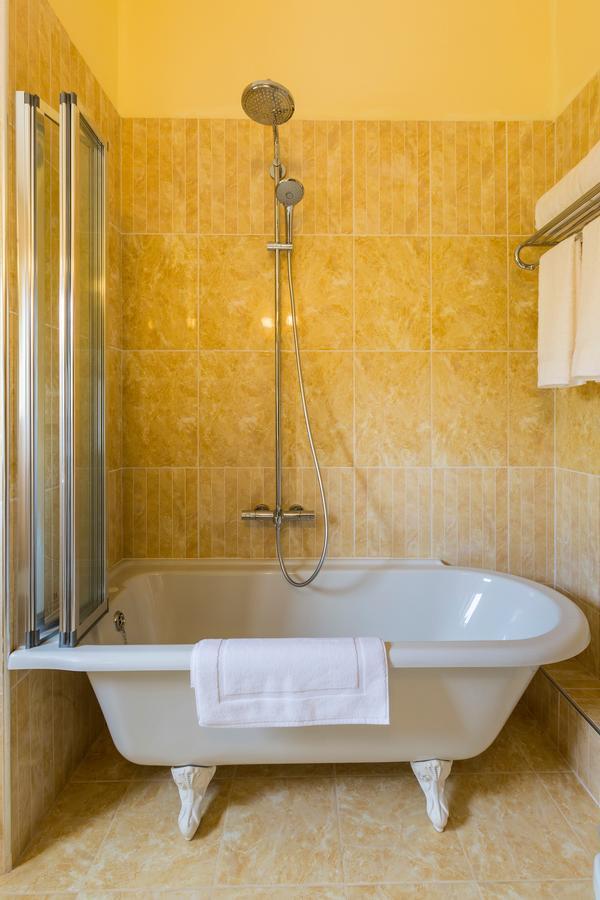 Linton Hotel Luton Лутон Екстер'єр фото