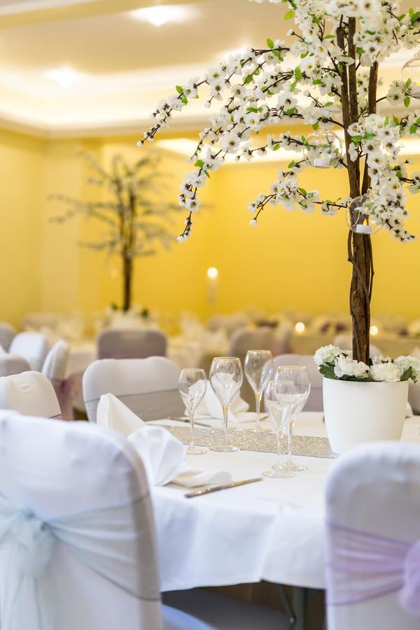 Linton Hotel Luton Лутон Екстер'єр фото